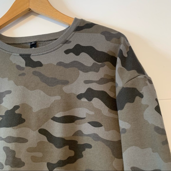 Design Lab | Camo Lace Up Sweatshirt - Picture 3 of 13